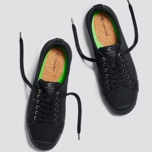 Cariuma Black Canvas Sneaker